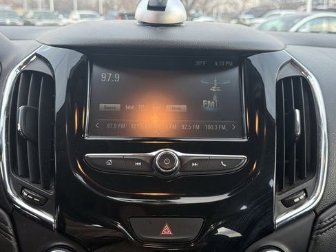 Used 2017 Chevrolet Cruze Premier image 18