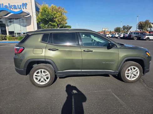 Used 2018 Jeep Compass Sport AWD/4WD image 2
