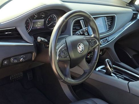 Used 2021 Buick Enclave Essence image 7