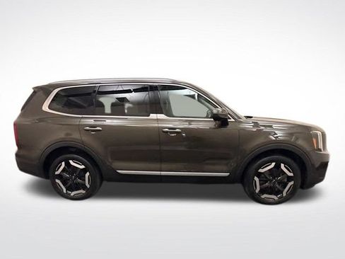 Certified 2024 Kia Telluride S FWD image 8