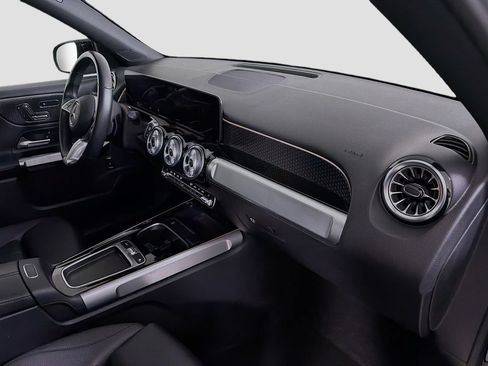 Used 2025 Mercedes-Benz GLB 250 w/ Exclusive Package image 32