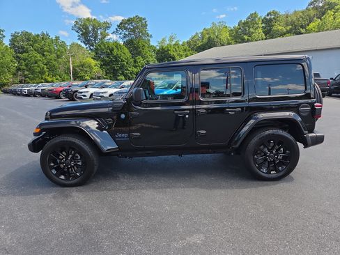 Certified 2025 Jeep Wrangler Unlimited Sahara w/ Safety Group AWD/4WD image 7
