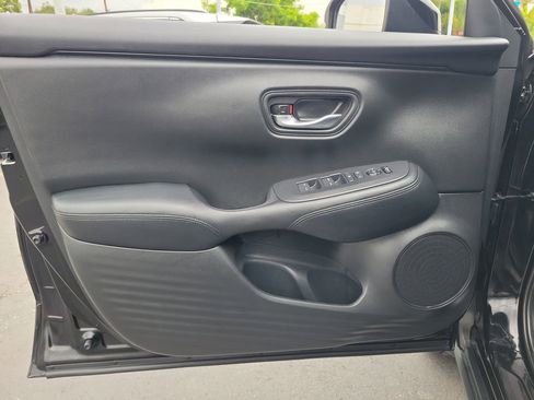 Used 2025 Honda HR-V LX image 17