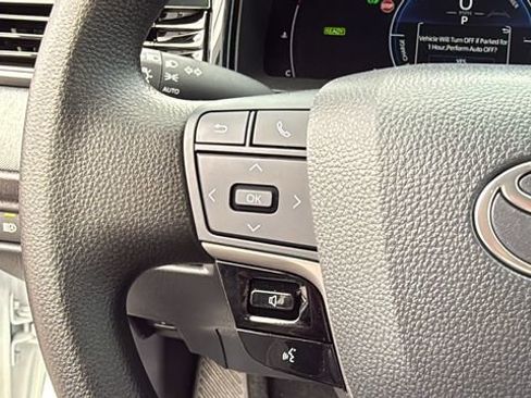 Used 2025 Toyota Camry LE w/ Convenience Package image 22