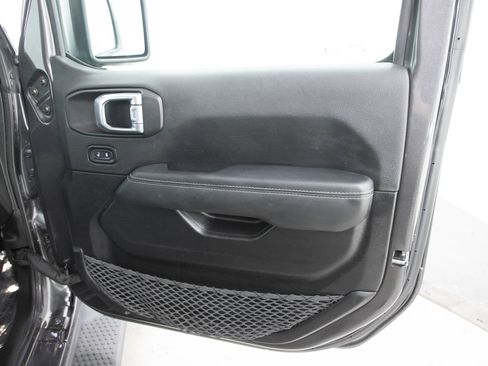 Used 2021 Jeep Wrangler Unlimited Sahara w/ Cold Weather Group AWD/4WD image 11