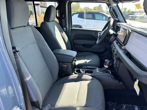 New 2025 Jeep Gladiator Willys image 12