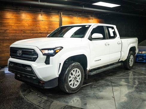 Used 2024 Toyota Tacoma SR5 AWD/4WD image 2