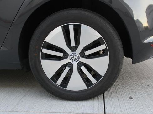 Used 2016 Volkswagen e-Golf SE image 30