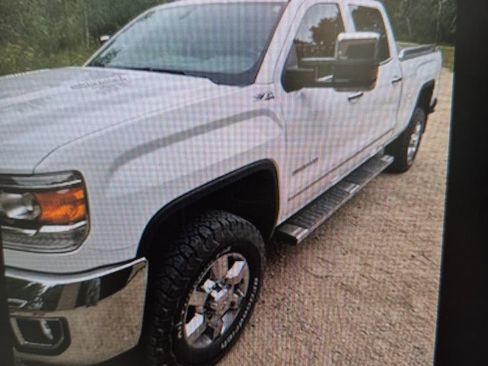 Used 2015 GMC Sierra 3500 SLT w/ Duramax Plus Package AWD/4WD image 9