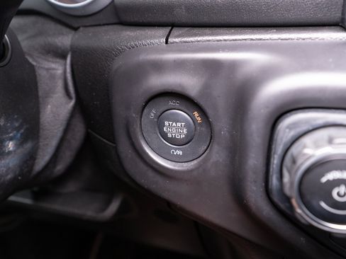 Used 2018 Jeep Wrangler Unlimited Sahara w/ Safety Group AWD/4WD image 29