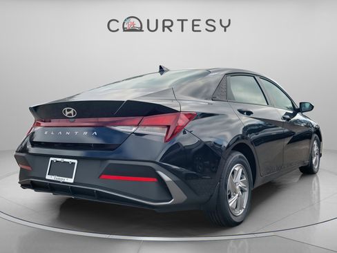 New 2026 Hyundai Elantra SE image 4