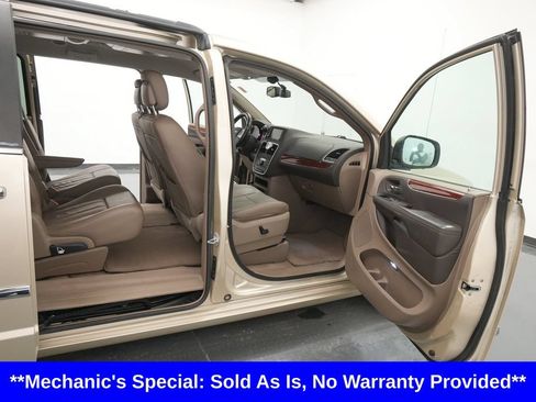 Used 2012 Chrysler Town & Country Touring-L w/ Driver Convenience Group FWD image 29