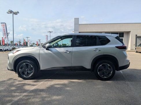 Used 2025 Nissan Rogue SV AWD/4WD image 6
