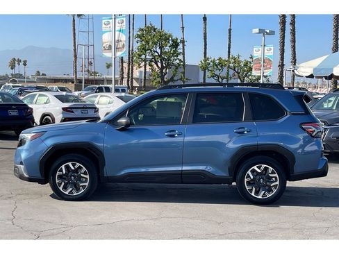 Used 2025 Subaru Forester Premium image 2