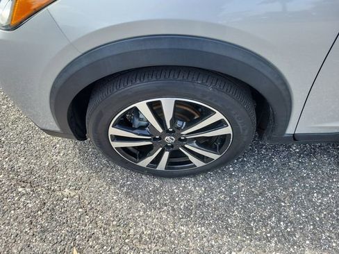 Used 2020 Nissan Kicks SV image 5