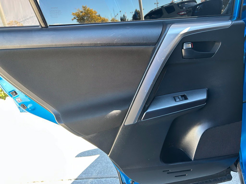Used 2018 Toyota RAV4 LE w/ All Weather Liner Package AWD/4WD image 25