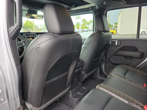 Used 2021 Jeep Wrangler Unlimited Sahara AWD/4WD image 11
