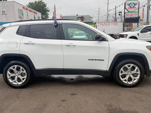 Used 2024 Jeep Compass Latitude AWD/4WD image 11