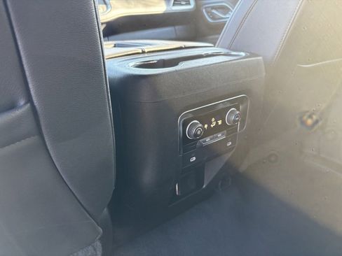 Used 2022 Chevrolet Suburban LT image 20