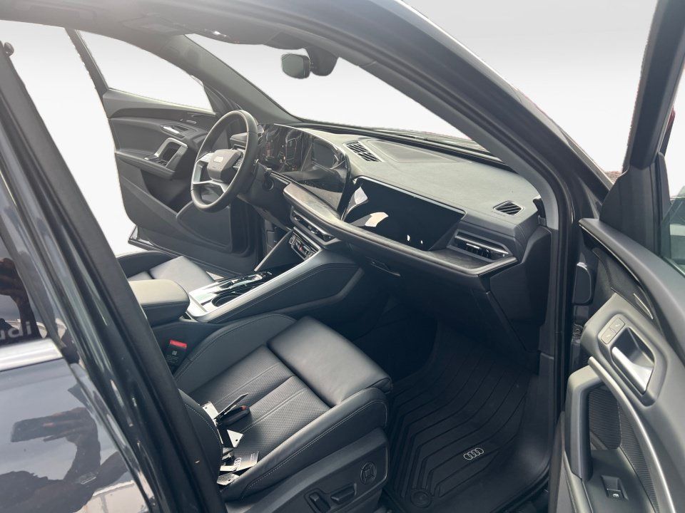 Certified 2025 Audi Q5 Premium w/ Premium Plus AWD/4WD image 17