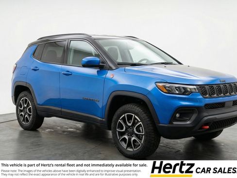 Used 2025 Jeep Compass Trailhawk AWD/4WD image 1