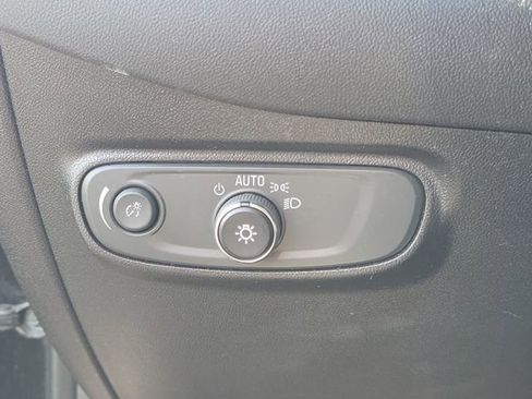 Used 2018 Chevrolet Equinox LS FWD image 32