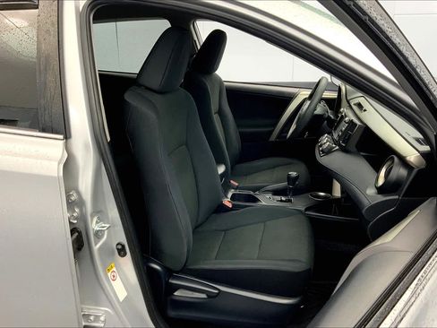 Used 2015 Toyota RAV4 LE AWD/4WD image 8