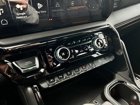 Used 2024 GMC Sierra 1500 AT4 w/ Technology Package image 23