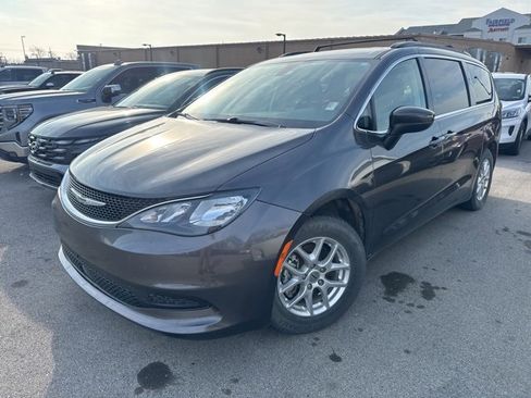 Used 2021 Chrysler Voyager Lxi image 3