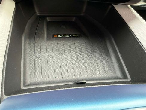 Used 2025 Chevrolet Equinox EV LT w/ Convenience Package image 24