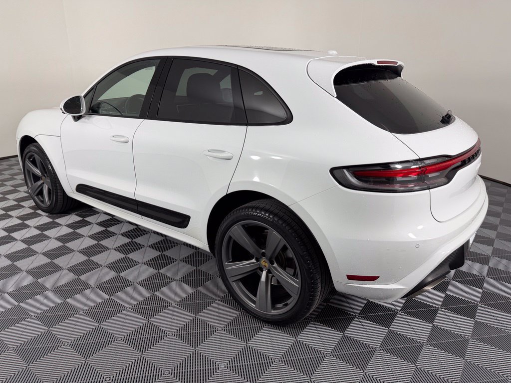 Used 2023 Porsche Macan AWD/4WD image 3