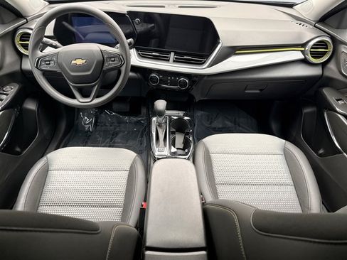 Used 2026 Chevrolet Trax LT FWD image 14