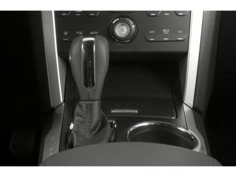 Used 2015 Ford Explorer XLT w/ Equipment Group 202A FWD image 10