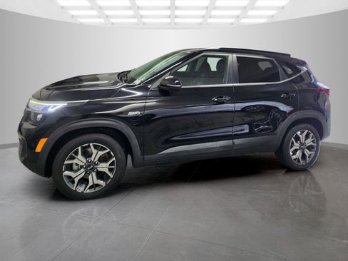 Used 2021 Kia Seltos EX image 4