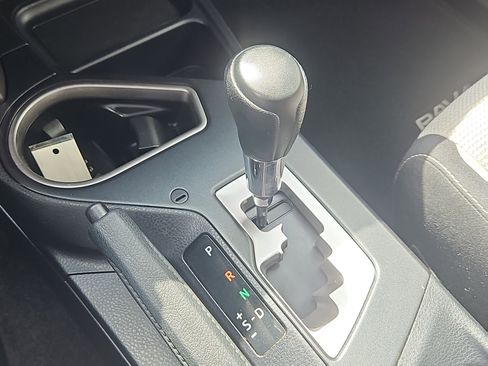 Used 2016 Toyota RAV4 XLE AWD/4WD image 18