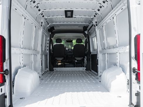New 2025 RAM ProMaster 3500 w/ Quick Order Package 22G SLT image 8