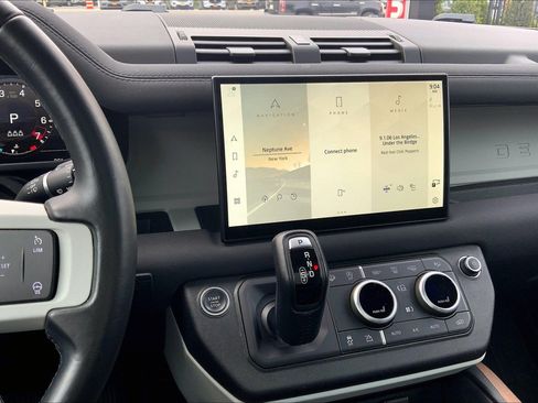 Used 2022 Land Rover Defender 110 S image 6