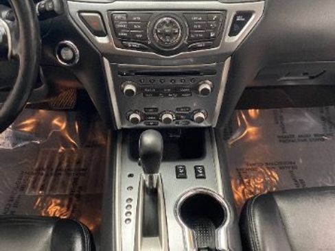 Used 2019 Nissan Pathfinder SL AWD/4WD image 18