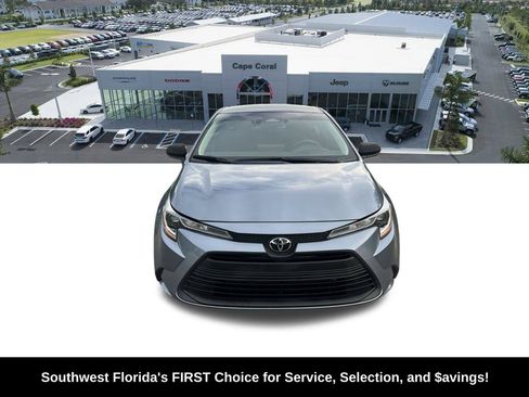 Used 2025 Toyota Corolla LE FWD image 2