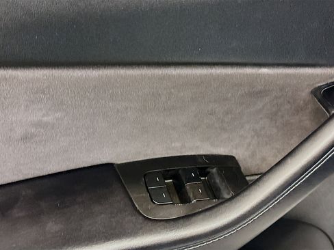 Used 2022 Tesla Model Y Long Range image 15