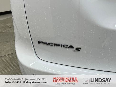 New 2026 Chrysler Pacifica Limited w/ S Appearance Package AWD/4WD image 6