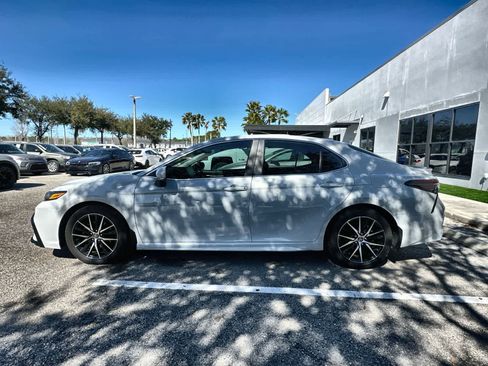 Used 2023 Toyota Camry SE image 5