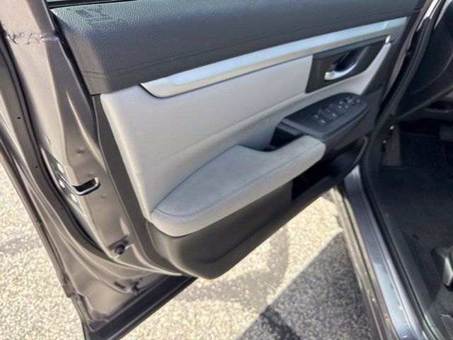 Used 2017 Honda CR-V LX image 12