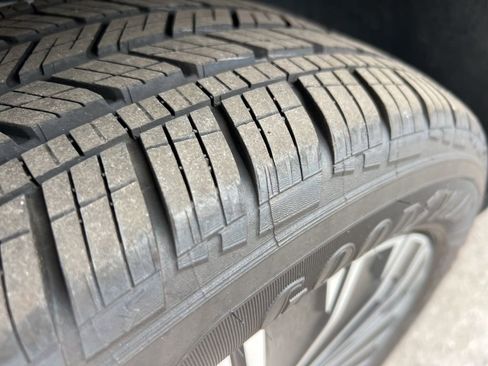 Used 2025 Volkswagen Taos SE image 9