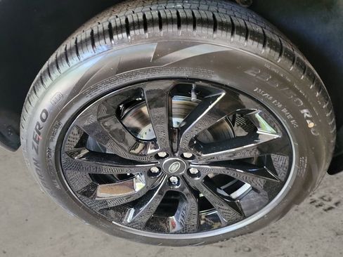 Used 2024 Land Rover Discovery Sport Dynamic SE image 12