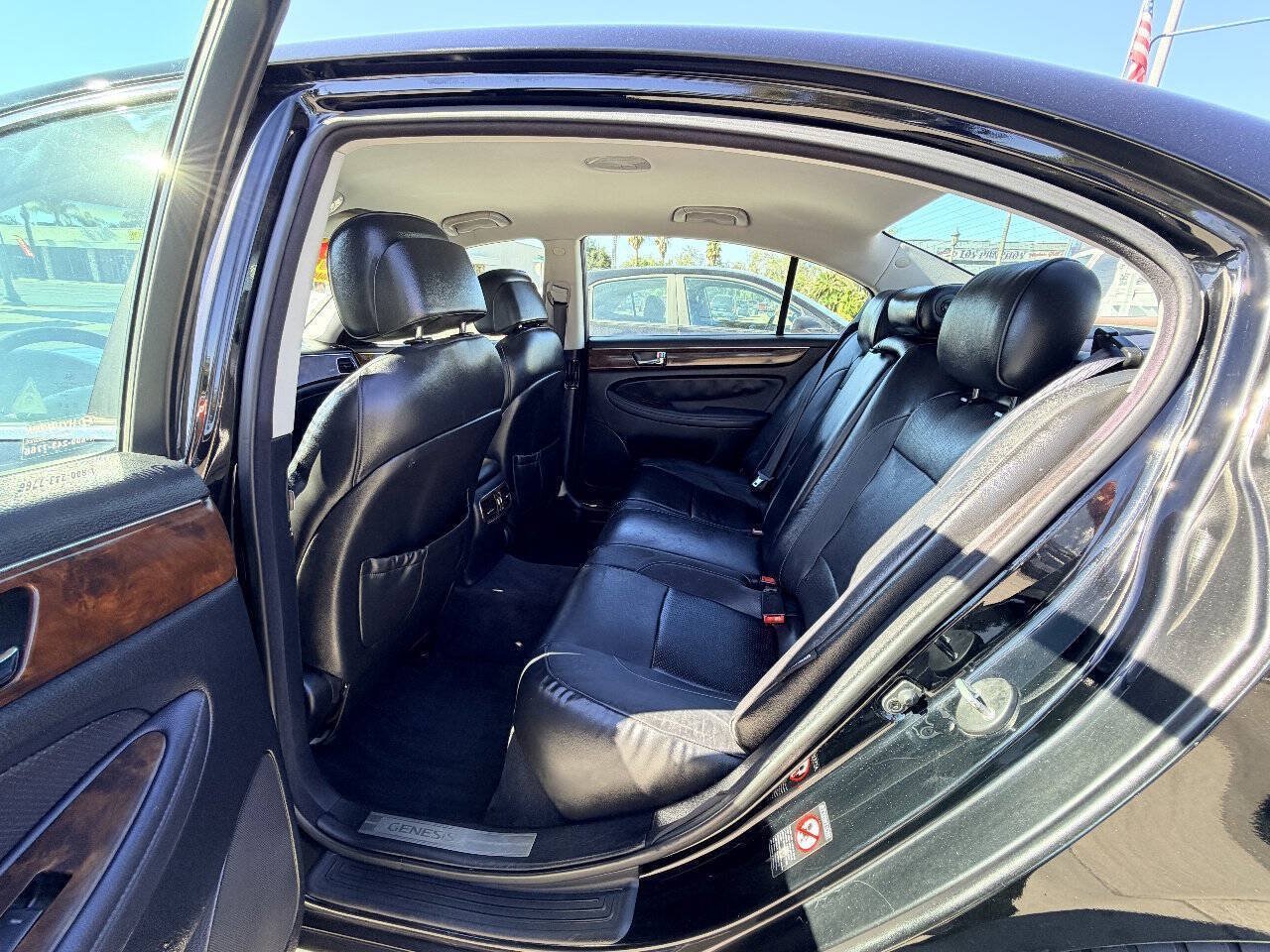 Used 2009 Hyundai Genesis 3.8 RWD image 16
