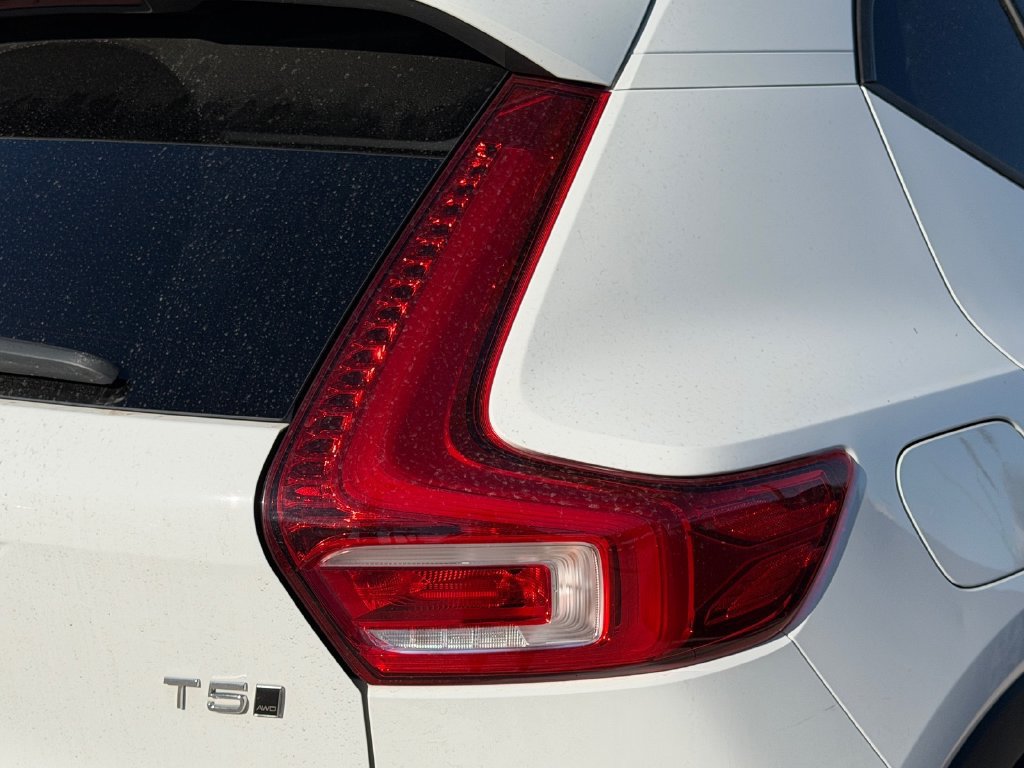 Used 2020 Volvo XC40 T5 Momentum w/ Protection Package Premier AWD/4WD image 9