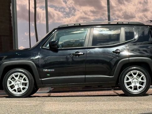 Used 2019 Jeep Renegade Latitude w/ UConnect 8.4 Nav Group image 6