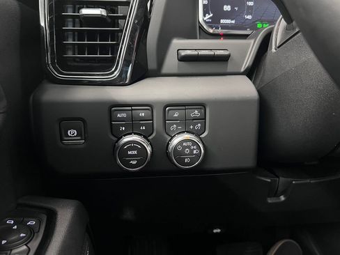 Used 2025 GMC Sierra 3500 AT4 w/ AT4 Premium Plus Package AWD/4WD image 29