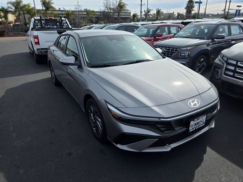 Certified 2025 Hyundai Elantra Blue image 4